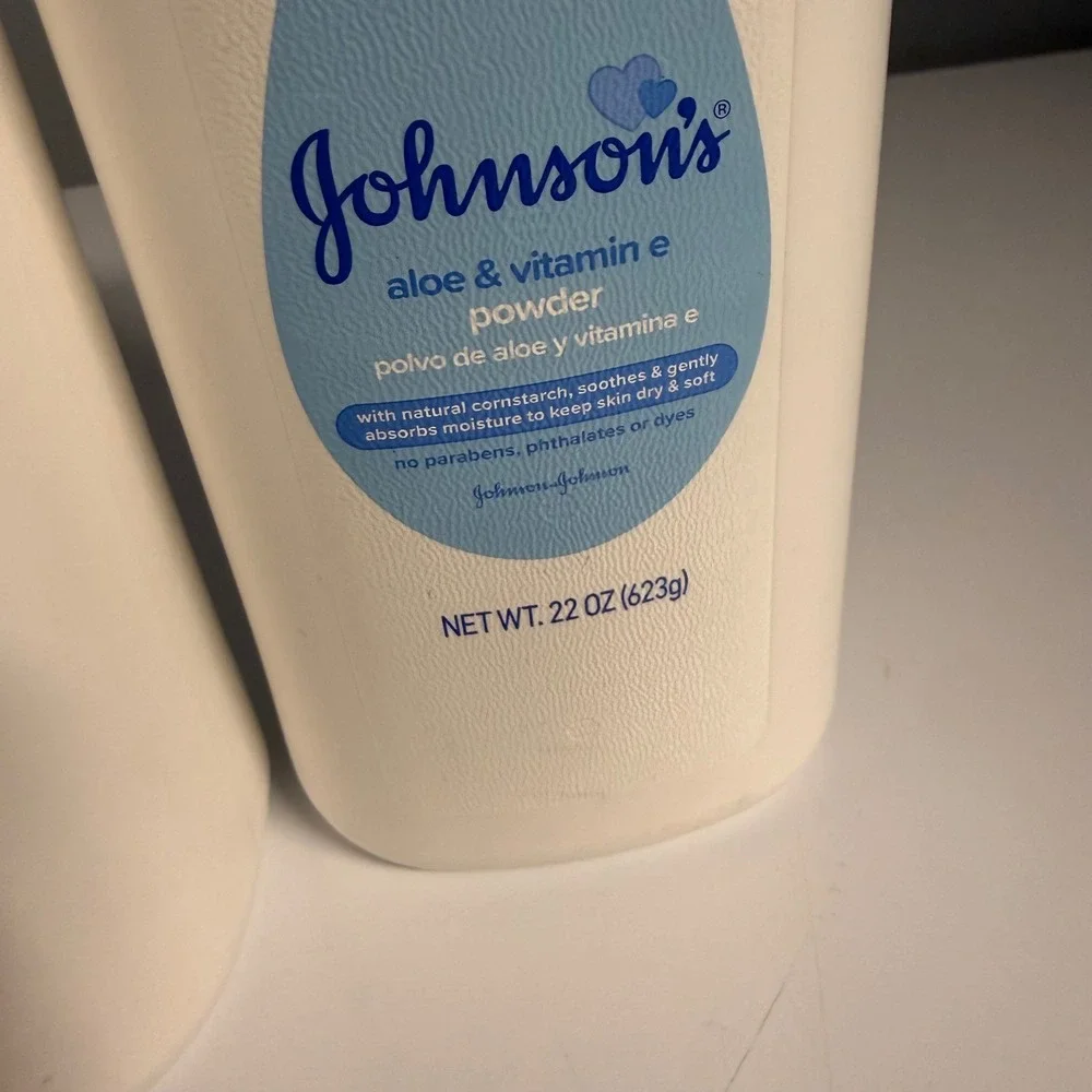 Johnsons Baby Powder Aloe and Vitamin E Cornstarch 22oz 3 Pack Bundle